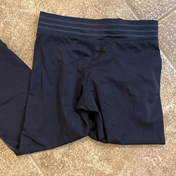 Adidas women’s size medium Capri workout pants - Picture 4 of 4